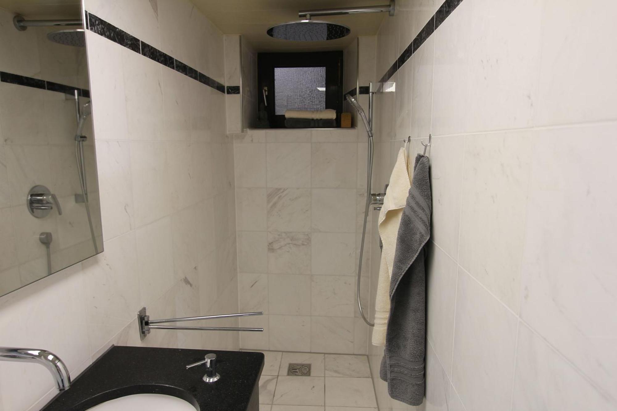 Kleine Wohnung Fuer Singles Даун Екстериор снимка