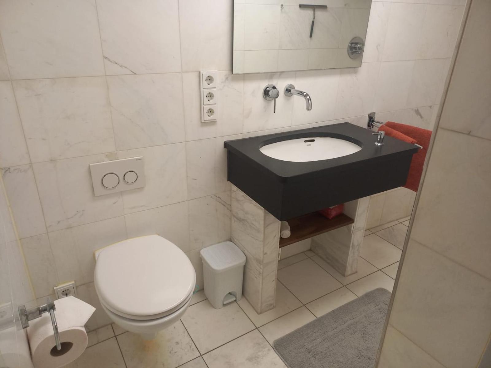 Kleine Wohnung Fuer Singles Даун Екстериор снимка