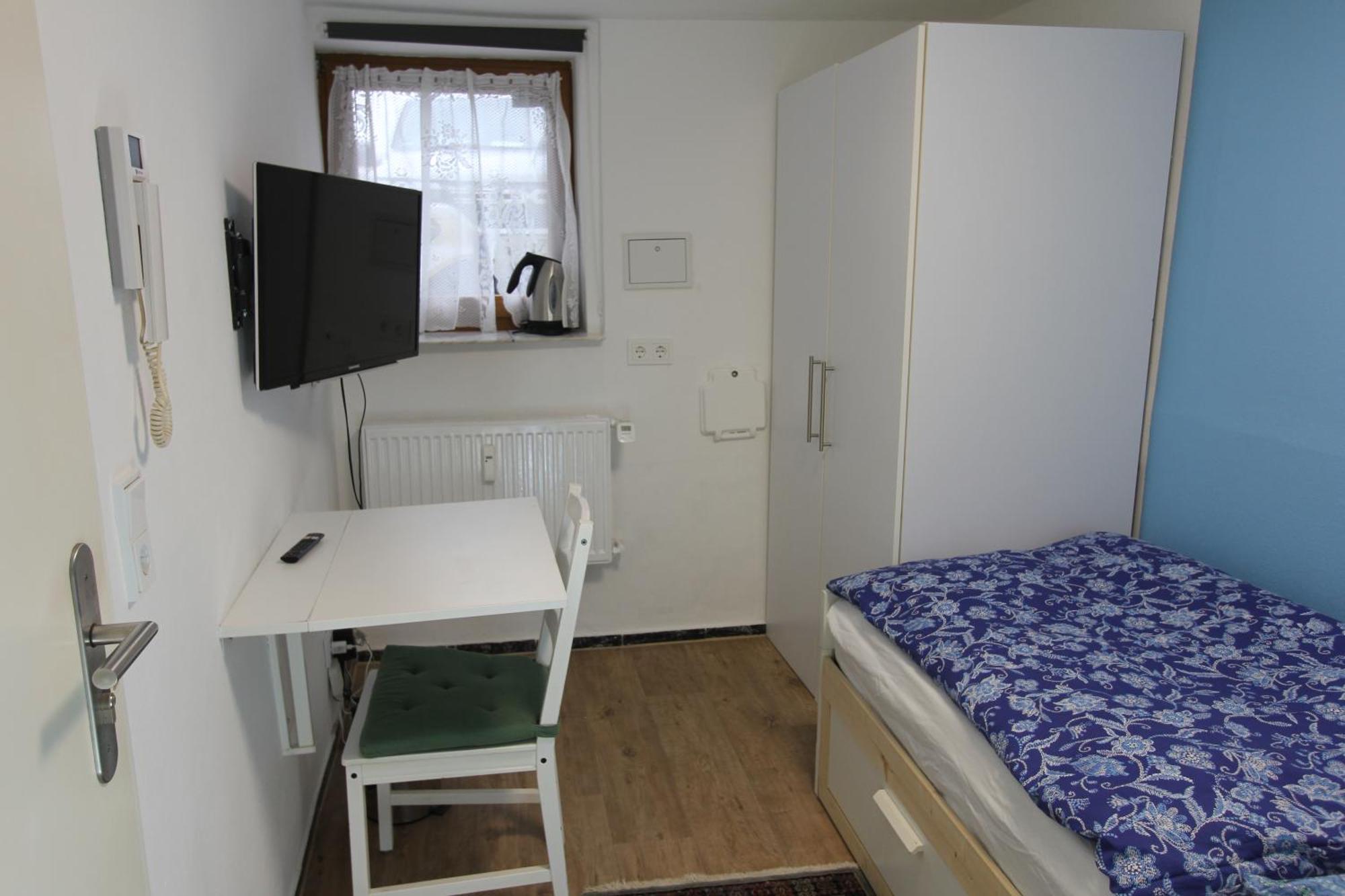 Kleine Wohnung Fuer Singles Даун Екстериор снимка